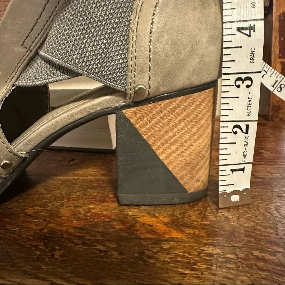 Sorel Addington Ankle Boots Quarry Light Gray Cut Out Heeled Booties Sandals